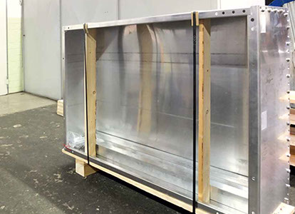 Platzsparende, stehende Lieferung der TROWAtech-Ölauffangwannen 